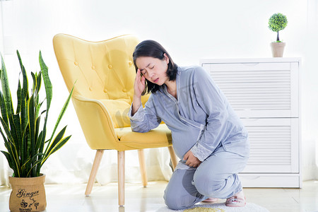 孕吐孕妇三胎难受的孕妇生活方式摄影图配图
