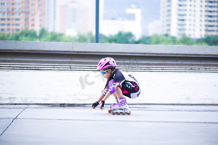 轮滑运动人像健身儿童摄影图配图