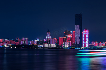 夜景高楼彩色长曝光大楼摄影图配图