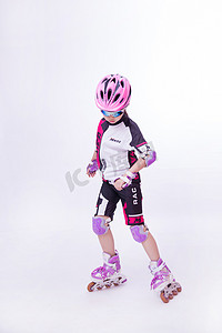 轮滑小孩摄影照片_轮滑运动体育项目人像儿童摄影图配图