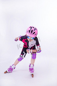 轮滑运动人像体育项目轮滑的小女孩摄影图配图
