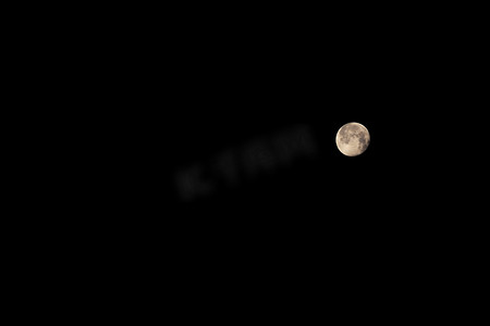 中秋节黑夜月亮天空转动摄影图配图