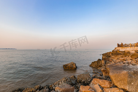 珠海海滩下午大海路面拍摄摄影图配图