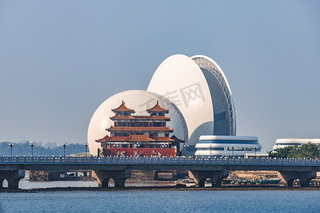 卡通建筑恐怖摄影照片_珠海日月贝建筑下午建筑路面拍摄摄影图配图