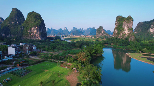 伞摄影照片_桂林阳朔遇龙河旅游动力滑翔伞项目航拍自然风景大山高山祖国山河大好河山