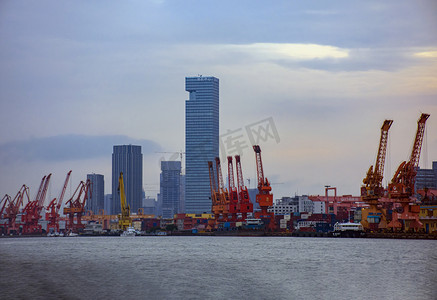 广州珠江黄埔港货运码头黄昏摄影图配图