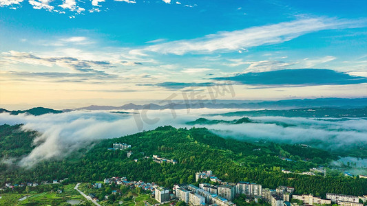 唯美风景天空摄影照片_清晨唯美大气磅礴云海薄雾风光云朵自然风景自然风光