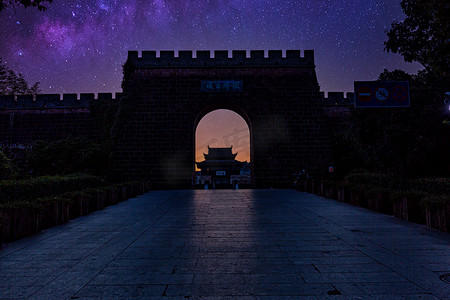 秋季旅行黑夜牌楼城市摇动摄影图配图