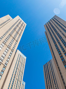 城市建筑商务办公楼白天商务楼建筑建筑摄影图配图