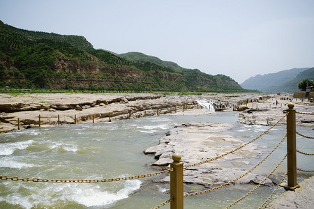 夏天夏季白天壶口瀑布远景水流摄影图配图