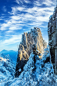 冬季白雪摄影照片_冬季出游上午山峰山区摇动摄影图配图