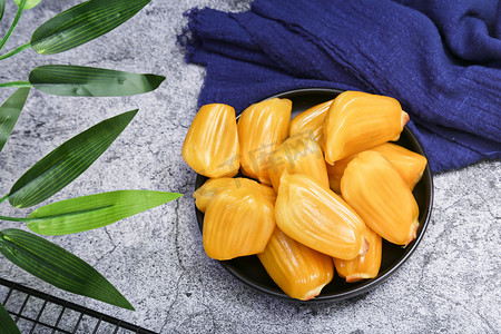 灰色背景上熟透的菠萝蜜水果摄影图配图