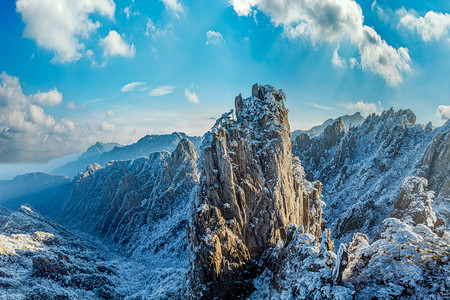 冬季出游摄影照片_冬季出游白昼山峰山区摇动摄影图配图