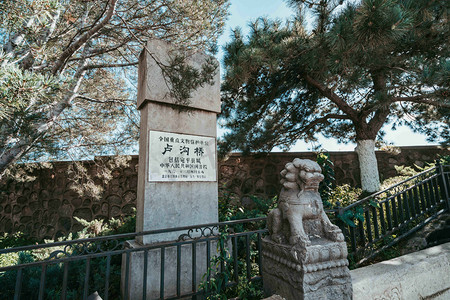 革命草鞋摄影照片_红色革命旅行点白天卢沟桥景点户外无摄影图配图