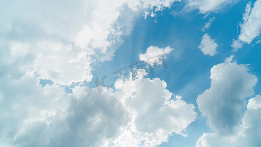 太阳云海摄影照片_天空晴天阳光穿透云层蓝天白云云海翻滚