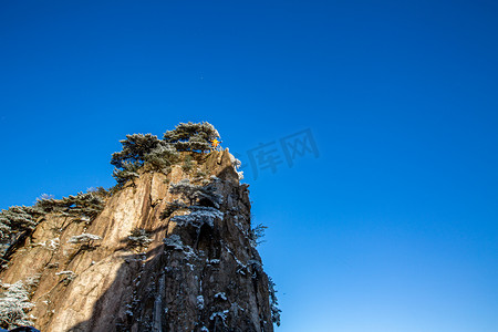 冬季出游中午山峰山区摇动摄影图配图