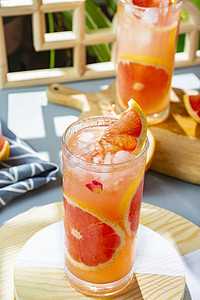 冷饮西柚果汁下午西柚果汁室内静物摄影图配图