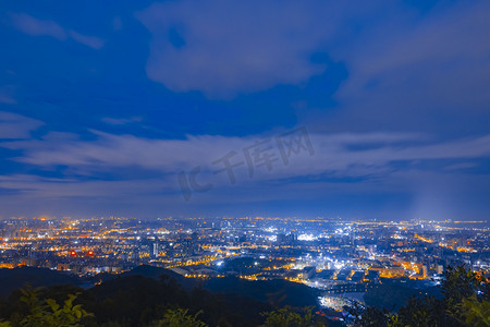 城市凌晨广州白云上摩星岭摄影图配图