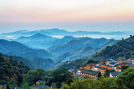 黄山古诗摄影照片_秋季早晨土楼山区漂动摄影图配图