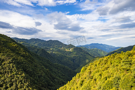 山顶山脉摄影照片_山峰风景下午山峰山里无摄影图配图