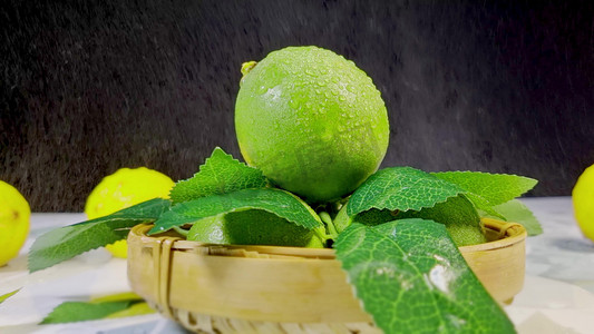 柠檬青柠檬摄影照片_摆拍青柠檬挤汁水果展示生鲜水果新鲜水果