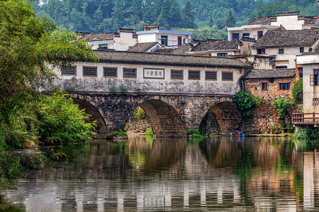 秋季风景中午廊桥山区流动摄影图配图