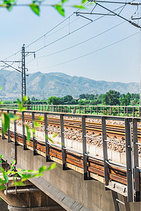 铁轨白天高架桥高铁户外交通摄影图配图