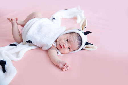 婴儿新生宝宝人像三胎可爱宝宝摄影图配图