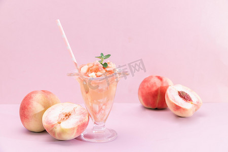饮品食品摄影照片_桃子饮品白天水果室内吸管摄影图配图