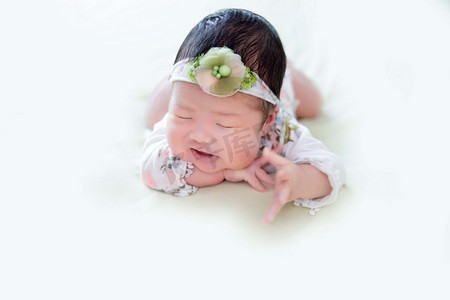 婴儿新生宝宝三胎宝宝人像摄影图配图