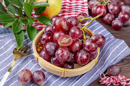 夏季水果鲜甜美味葡萄摄影图配图