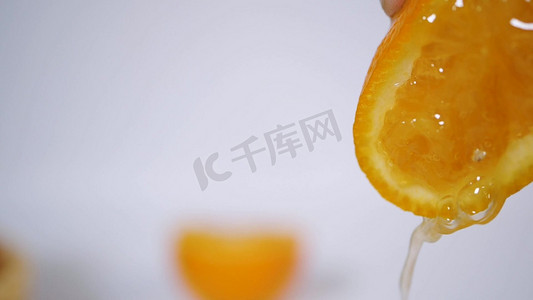 新鲜橙子汁水丰富挤橙汁
