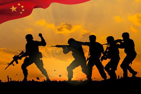 战斗机抗战时期飞机导弹大山创意合成摄影图配图夕阳剪影国庆节士兵