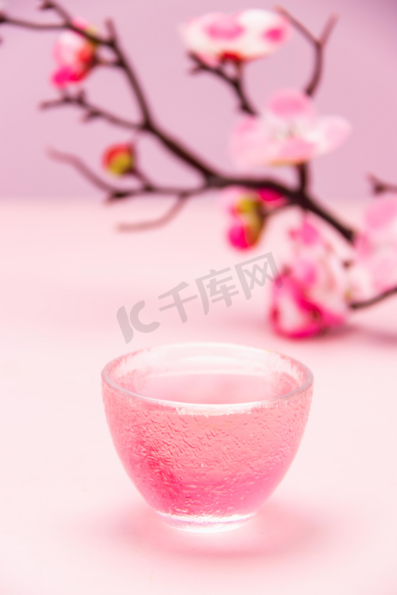 粉红色白天桃花酒室内桃花摄影图配图高清摄影大图 千库网 粉红色白天桃花酒室内桃花摄影图配图高清摄影大图 千库网