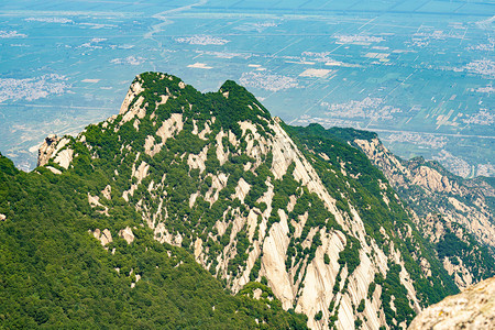 华山风景区白天华山的山峰户外风景摄影图配图