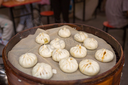 早餐包子美食上午蒸笼包子室内无摄影图配图