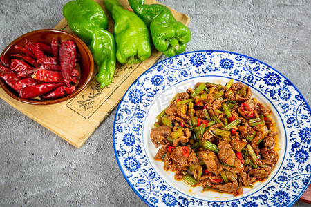 鲜美口感的鹅肝摄影照片_美食小炒黄牛肉青椒吃饭鲜美菜单摄影图配图