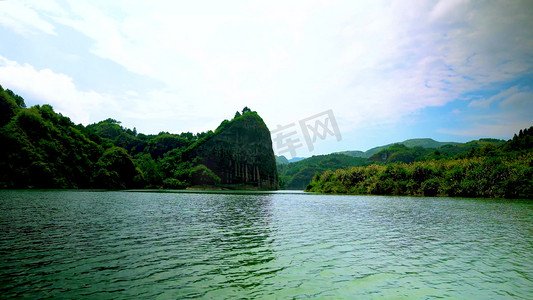 大河弯弯摄影照片_实拍思蒙国家湿地公园岩溶风貌高山大河自然风景