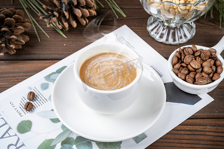 一杯暖暖的美式咖啡饮品摄影图配图