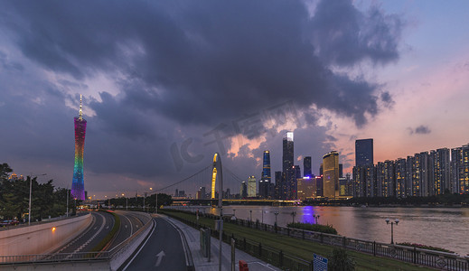 广州琶醍晚霞车轨夜晚建筑晚上拍摄摄影图配图