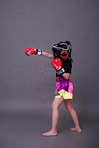 搏击女孩摄影照片_拳击运动健身少儿搏击摄影图配图