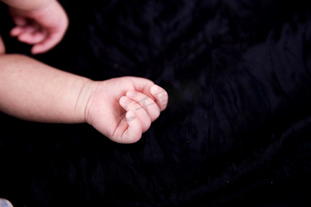 新生儿婴儿三胎婴儿手脚爱摄影图配图