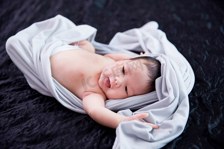 新生儿婴儿三胎宝宝萌娃摄影图配图