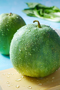 蔬果摄影照片_蔬果棚拍摄影绿色香瓜瓜果圆的摄影图配图