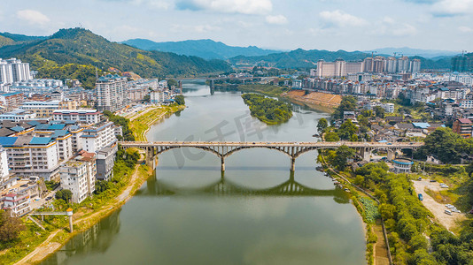 城市中午广西融水县大桥景区无人机摄影图配图