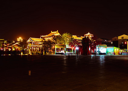 现代楼房摄影照片_洛阳晚上洛邑古城户外建筑摄影图配图