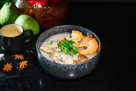 餐饮白天海鲜汤室内蛤蜊摄影图配图