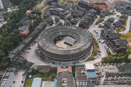 城市中午广西三江鸟巢建筑航拍街头无人机摄影图配图