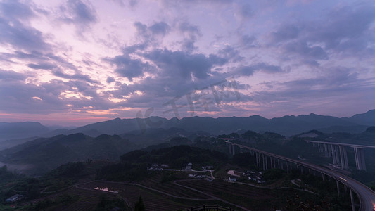 清晨大山摄影照片_大山清晨朝霞火烧云日升日出风光