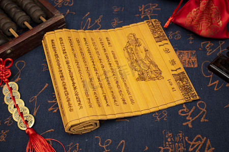 算盘书摄影照片_中国传统文化古代竹书书房静物摆拍摄影图配图